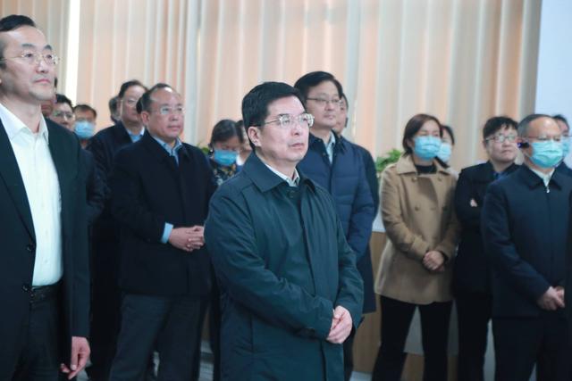 觀摩市中區(qū)中海生物微生物培養(yǎng)基、診斷試劑生產(chǎn)項目。